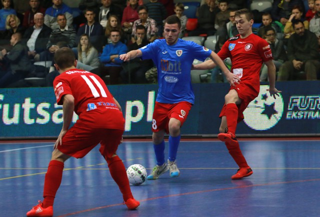 piast-red-dragons-pautiak